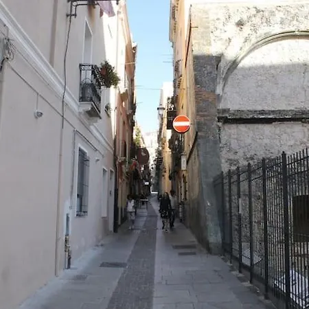 Via Napoli 68 *